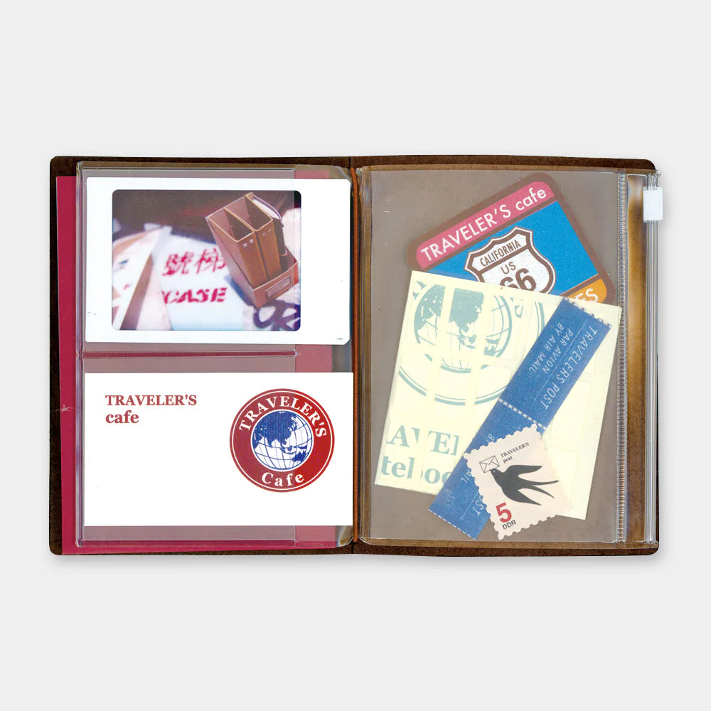 Travelers’Japanese TRAVELER'S Company 004 Zipper Case (Passport Size